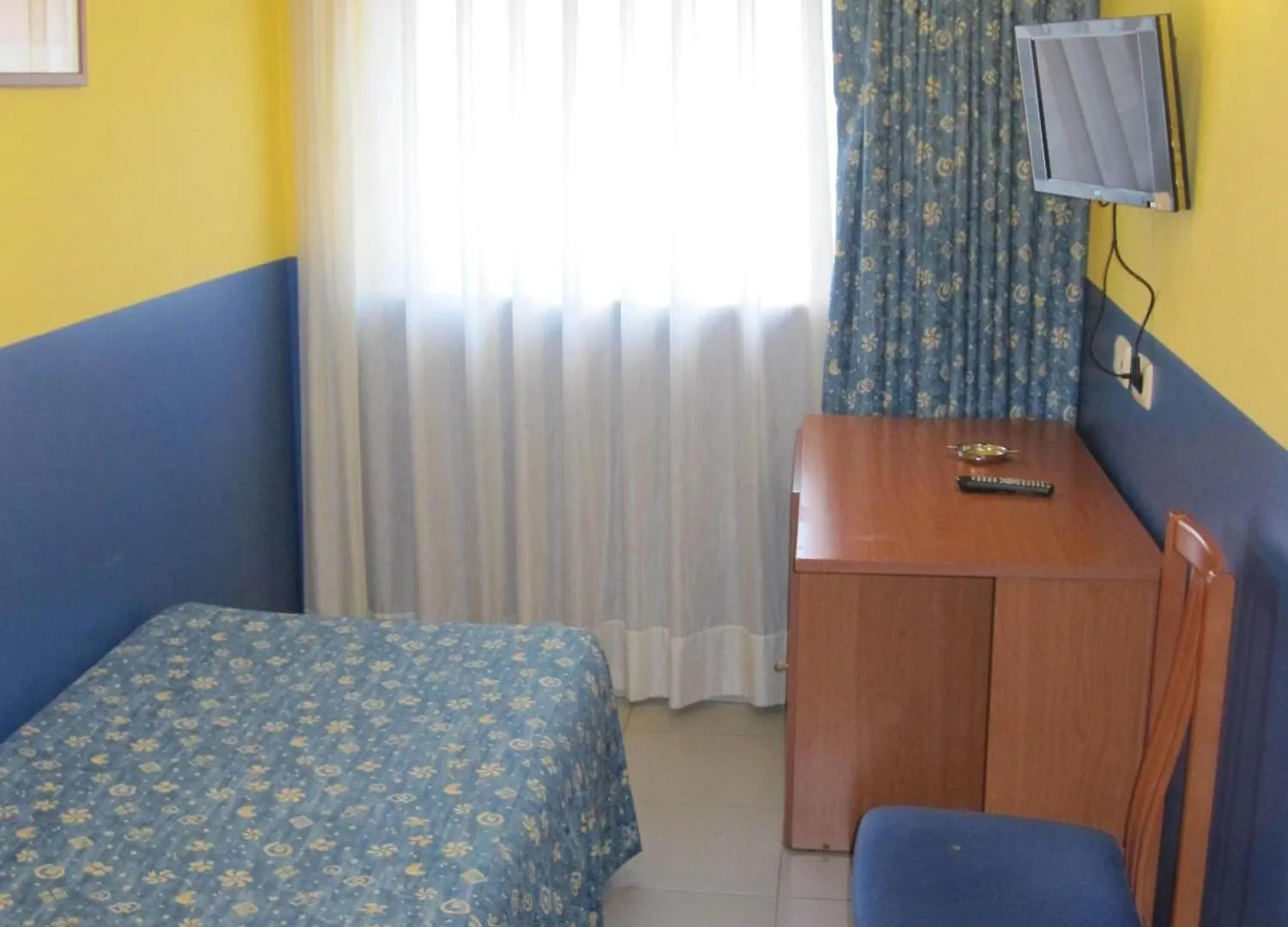 Hotel Blauet El Prat de Llobregat 0*,